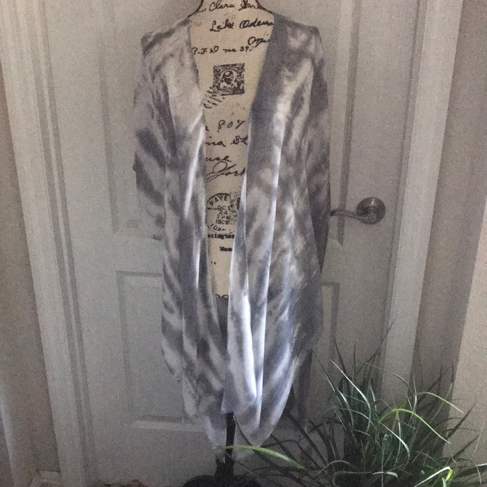 Chic Tie-Dye Ruana Wrap. NWT